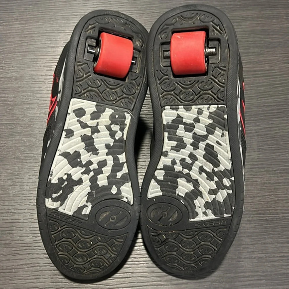 HEELY’S Men’s Matte Black w Camo Tread Sneakers Size 7 - Picture 2 of 6